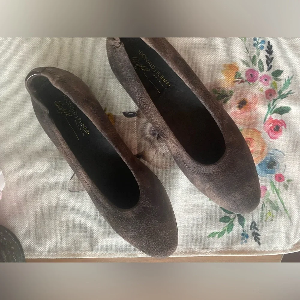Donald Pliner Classic Women's Brown Suede Ballet Flats 8.5N